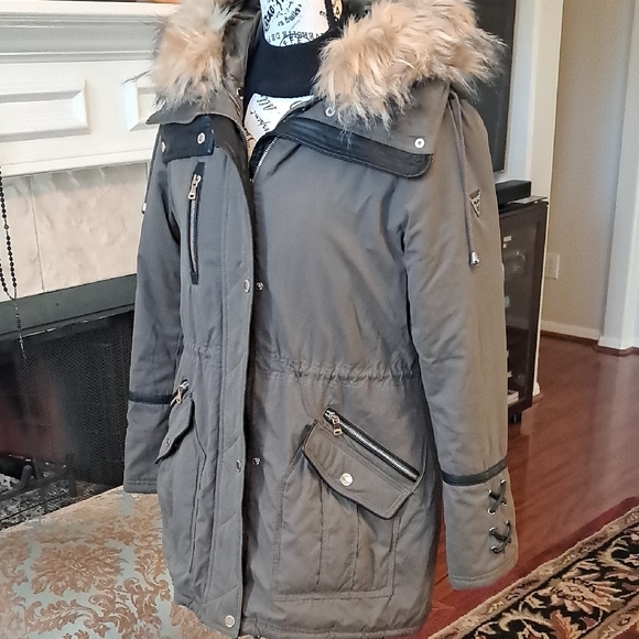 Guess Puffer Coat with Fur Hood Large - Picture 2 of 6